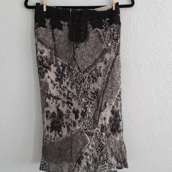 Newport News Dresses & Skirts - Newport News  pencil skirt size 4
